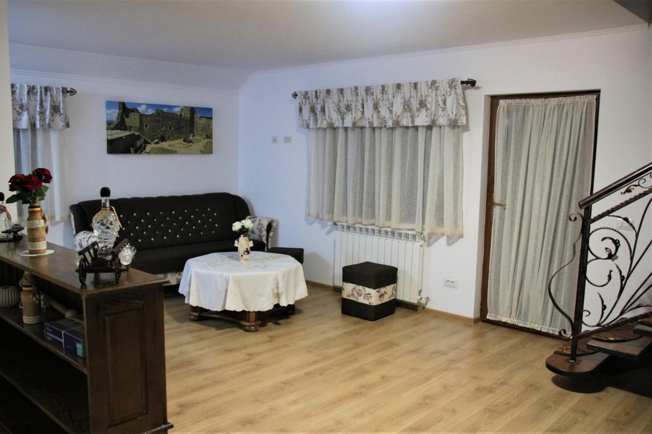 Casa Sofia Gazde/Camere de închiriat Baltatesti